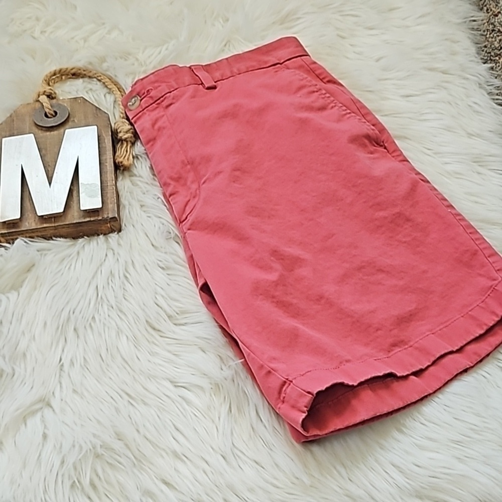 *PRICE DROP*
British Khaki Red Flat Front Shorts with an 8.5" inseam